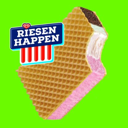 Bild von Riesenhappen mit der Beschreibung Erdbeer-, Schokolade- und Vanilleis zwischen zwei knusprigen Waffeln