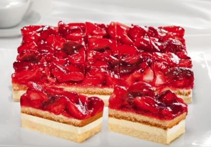 Bild von Erdbeer Sahneschnitte mit der Beschreibung 16 Port., vg, (P590)