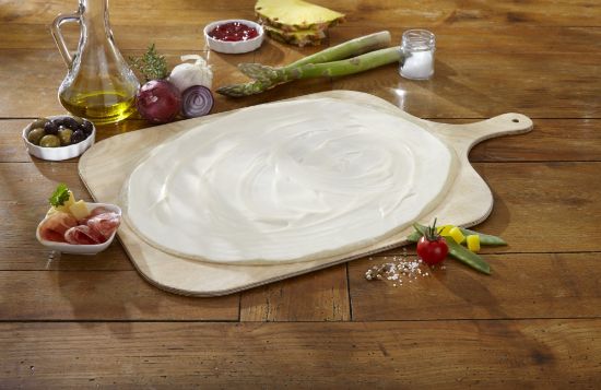 Bild von Flammkuchen mit würziger Creme mit der Beschreibung oval, ca. 29 x 36 cm