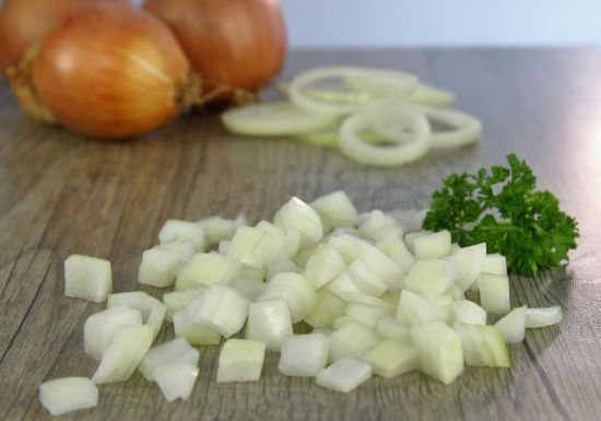 Bild von Zwiebelwürfel 6x6mm mit der Beschreibung (Melzer)