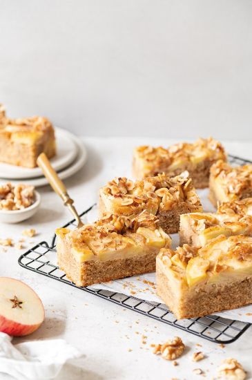 Bild von Wiener Apfel Blechkuchen mit der Beschreibung vg. 20 Port. (567)