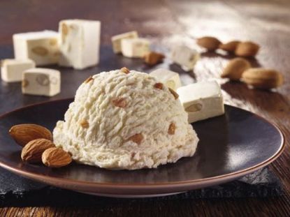 Bild von CD Weißer Nougat mit der Beschreibung Zart schmelzende Weißer-Nougat-Eiscreme mit feinem Montélimar Nougat.