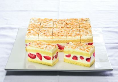 Bild von Erdbeer-Joghurt-Sahneschnitte mit der Beschreibung 16 Port. vg