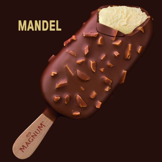 Bild von Magnum Mandel mit der Beschreibung Cremiges Vanilleeis, umhüllt von köstlich knackiger Milchschokolade mit feinen Mandelstückchen.