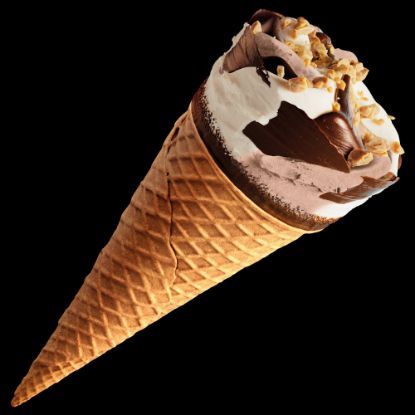 Bild von Cornetto Haselnuss mit der Beschreibung Milch- und Sahneeis, Haselnusseis mit gerösteten Haselnüssen in knuspriger Waffel