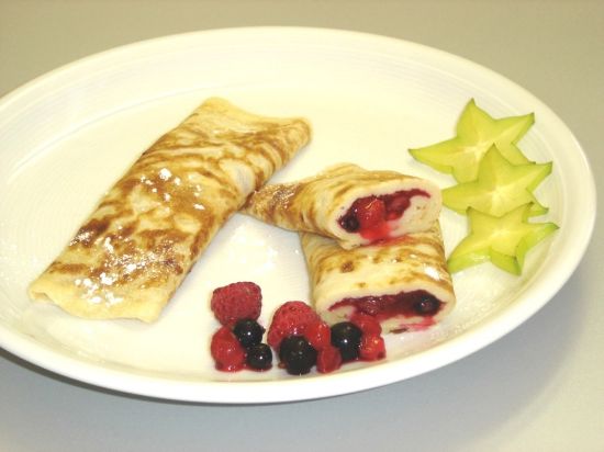 Bild von Pfannkuchen mit der Beschreibung mit Rote-Grütze-Füllung