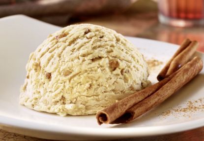 Bild von CD Zimt mit der Beschreibung Zart schmelzende Zimteiscreme, vollendet mit knusprigen Zimt-Karamellstückchen.