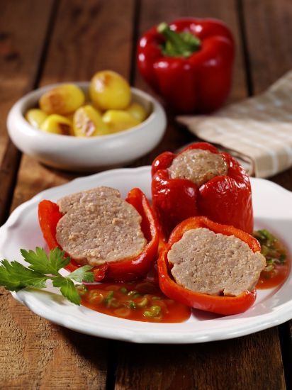 Bild von Paprikaschote Rot mit der Beschreibung Rote Paprika mit einer Füllung aus z.T. fein zerkleinertem Schweinefleisch, roh, tiefgefroren.