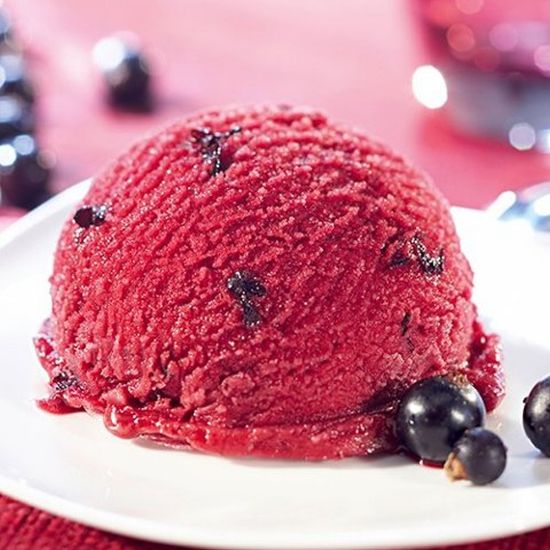 Bild von CD Cassis Sorbet vegan mit der Beschreibung Cassis-Sorbet mit ganzen schwarzen Johannisbeeren