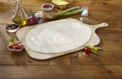 Bild von Flammkuchen mit würziger Creme mit der Beschreibung oval, ca. 29 x 36 cm