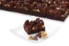 Bild von Caramel Nut Brownie mit der Beschreibung Saftiger Schoko-Brownie mit Karamellcreme, knackigen Walnüssen und feinen Schokokringeln